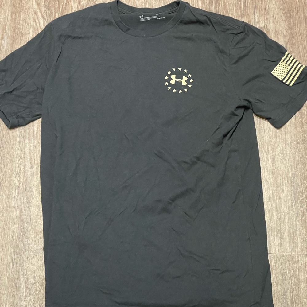 Brand: Under Armor 
Size: Large
Condition:Good